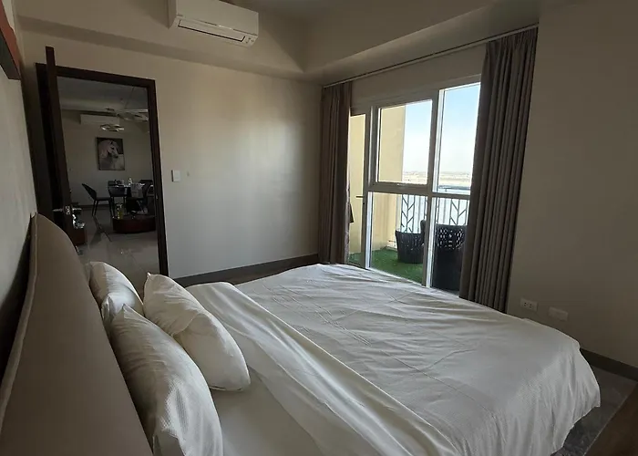 Apartment Adjacent 4br, 5br, 6br,7br,8br, 9br, 10br For Group Event & Family Reunion Ii Seaview Or Pool View Ii Next To Okada, Airport, Moa Manila
