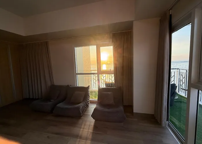 Apartment Adjacent 4br, 5br, 6br,7br,8br, 9br, 10br For Group Event & Family Reunion Ii Seaview Or Pool View Ii Next To Okada, Airport, Moa *