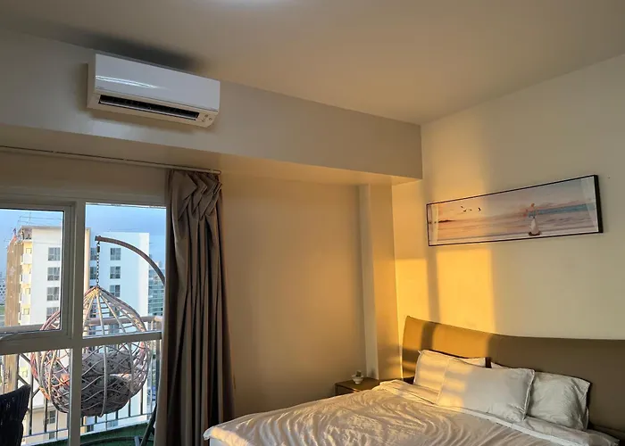 Apartment Adjacent 4br, 5br, 6br,7br,8br, 9br, 10br For Group Event & Family Reunion Ii Seaview Or Pool View Ii Next To Okada, Airport, Moa