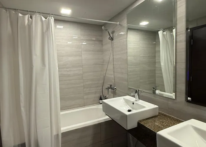 Adjacent 4br, 5br, 6br,7br,8br, 9br, 10br For Group Event & Family Reunion Ii Seaview Or Pool View Ii Next To Okada, Airport, Moa *